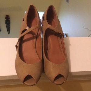 Nicole Shoes - Lovely wedged shoes Nicole Shoes - Lovely wedged shoes